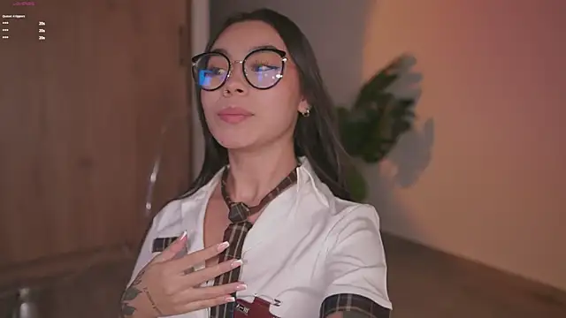 Snapshot of GigiLee_ chatting on 10.25.25 GigiLee online show from 10.25.25