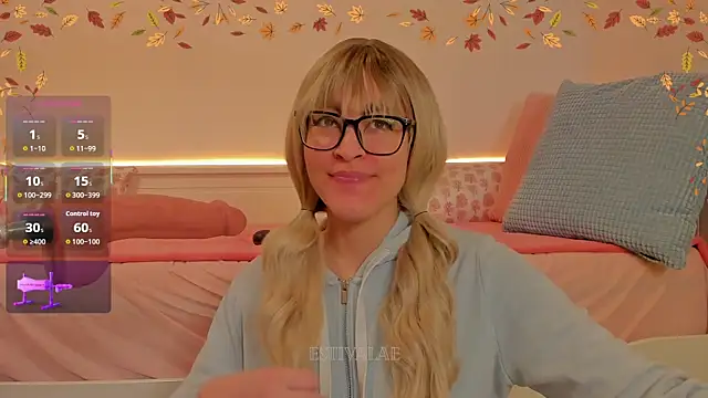 Snapshot of estivalae chatting on 10.16.25 estivalae online show from 10.16.25