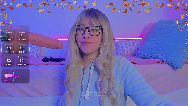 Snapshot of estivalae chatting on 10.20.25 estivalae online show from 10.20.25