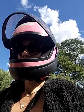 Irresistible24 online show from 11.18.25