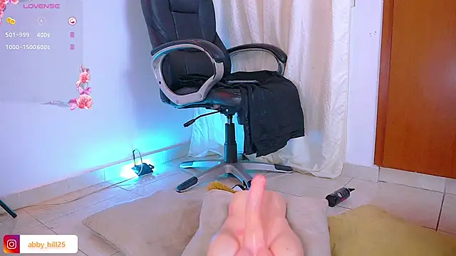 Snapshot of abbyhill27 chatting on 02.08.25 abbyhill27 online show from 02.08.25