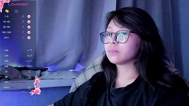 Snapshot of maydaykimmy chatting on 12.11.24 maydaykimmy online show from 12.11.24