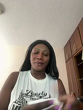 Snapshot of SUUKAM chatting on 01.29.25 SUUKAM online show from 01.29.25