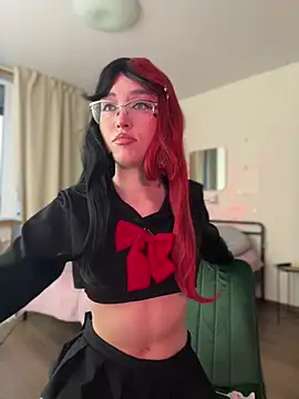 Snapshot of Evangeline_Lawrence_ chatting on 12.13.24 Evangeline Lawrence online show from 12.13.24