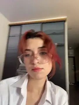 Snapshot of Evangeline_Lawrence_ chatting on 12.01.25 Evangeline Lawrence online show from 12.01.25