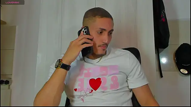 MikeRoss7777 online show from 10.25.25