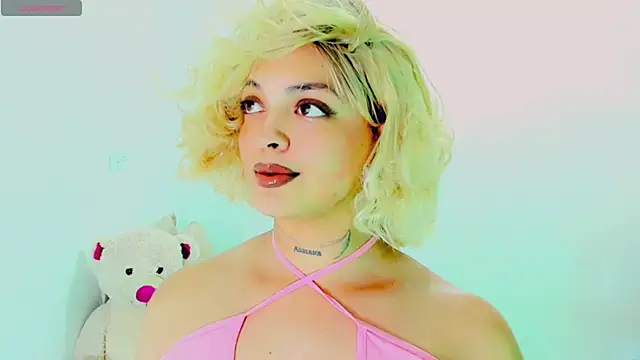 Emmaa Saenz  online show from 02.28.26