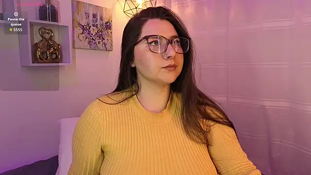 Roxxanne Bail online show from 11.21.25