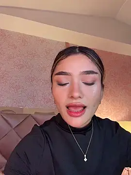 Snapshot of Arianavillada chatting on 06.27.26 Arianavillada online show from 06.27.26