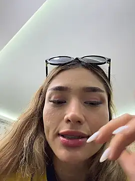 Snapshot of Arianavillada chatting on 07.04.26 Arianavillada online show from 07.04.26
