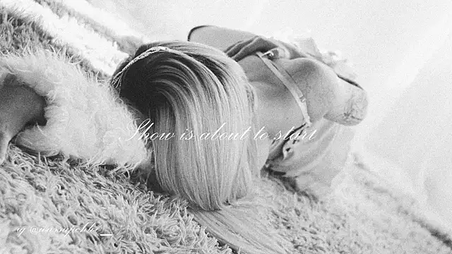 misschloe   online show from 09.12.25