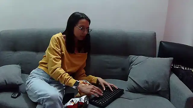 Snapshot of Katalleya_jyj chatting on 02.17.25 Katalleya jyj online show from 02.17.25