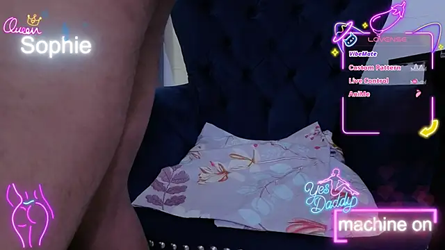 Snapshot of Sophiehuntress chatting on 04.26.26 Sophiehuntress online show from 04.26.26