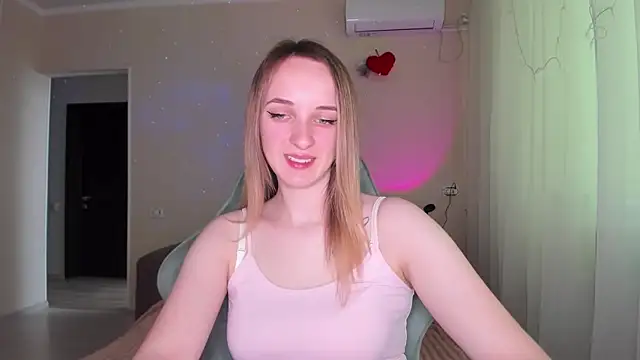 Snapshot of RouseReed chatting on 04.01.26 RouseReed online show from 04.01.26