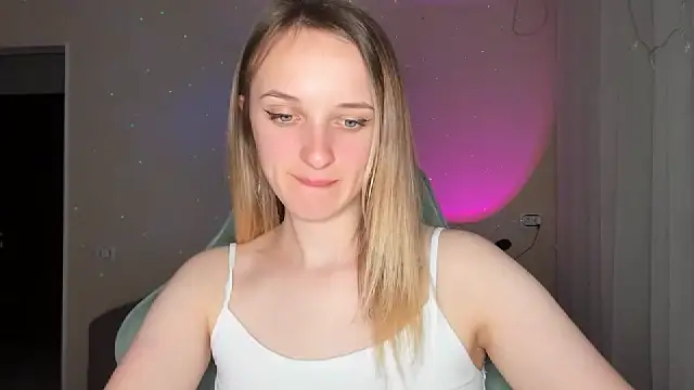 Snapshot of RouseReed chatting on 04.05.26 RouseReed online show from 04.05.26