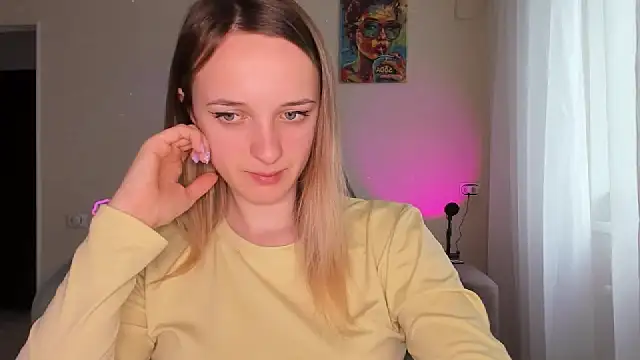 Snapshot of RouseReed chatting on 04.09.26 RouseReed online show from 04.09.26