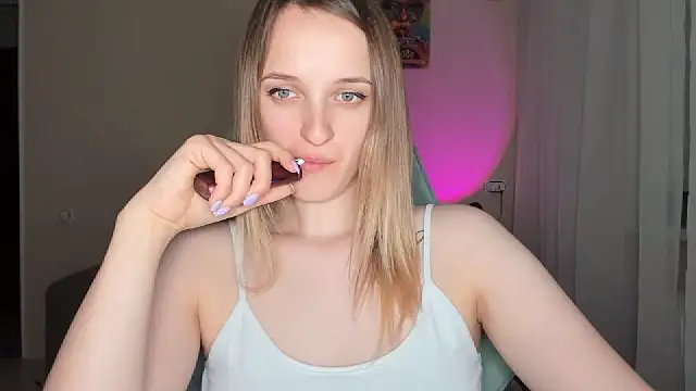 Snapshot of RouseReed chatting on 04.10.26 RouseReed online show from 04.10.26