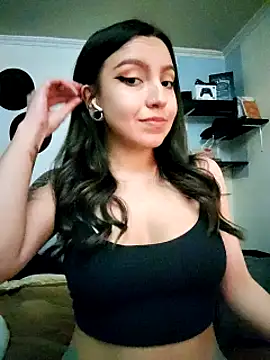 Snapshot of Paudelatorre chatting on 03.15.25 Paudelatorre online show from 03.15.25