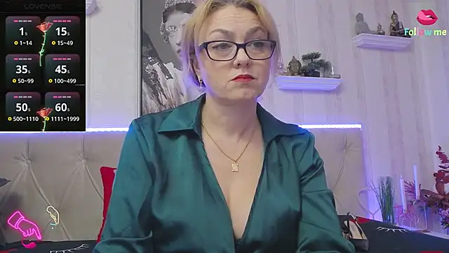 Snapshot of LadyJeen chatting on 10.12.25 LadyJeen online show from 10.12.25