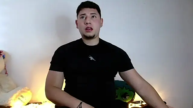 Snapshot of dap_XOXO chatting on 12.17.24 dap XOXO online show from 12.17.24