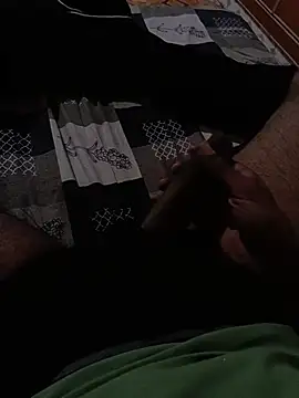 Snapshot of Pussy_lover_33 chatting on 10.23.25 Pussy lover 33 online show from 10.23.25