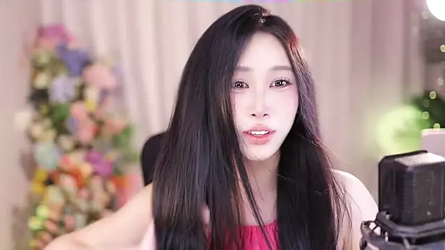 Snapshot of SleepArtist chatting on 02.14.25 SleepArtist online show from 02.14.25