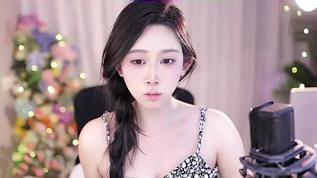 Snapshot of SleepArtist chatting on 02.16.25 SleepArtist online show from 02.16.25