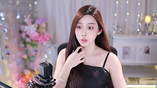 Snapshot of SleepArtist chatting on 10.11.25 SleepArtist online show from 10.11.25