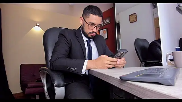 Snapshot of thesexlawyer1 chatting on 02.20.26 thesexlawyer1 online show from 02.20.26