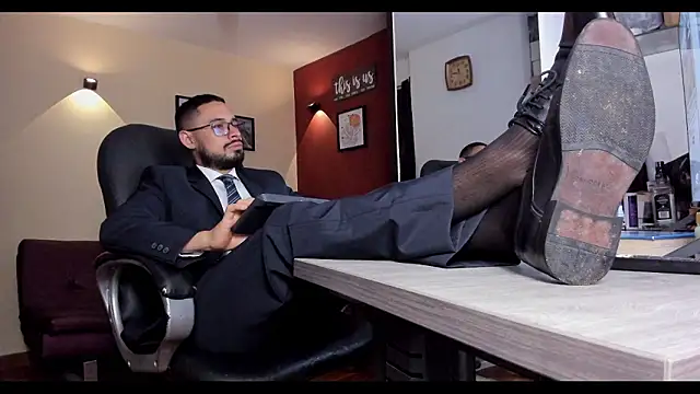 Snapshot of thesexlawyer1 chatting on 02.25.26 thesexlawyer1 online show from 02.25.26