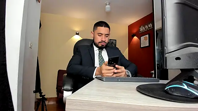 Snapshot of thesexlawyer1 chatting on 05.17.26 thesexlawyer1 online show from 05.17.26