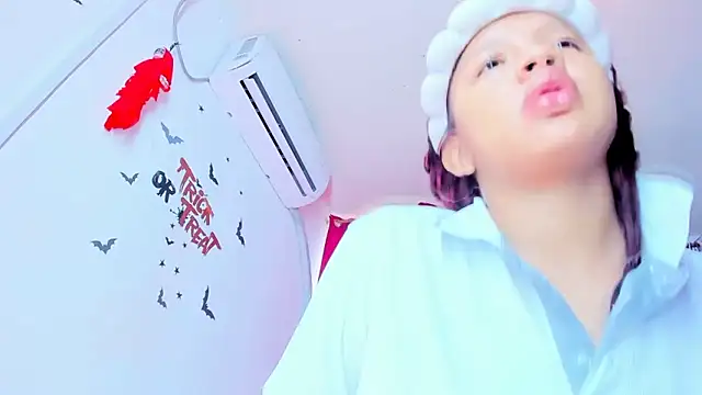 Emily Coper18 online show from 11.23.25