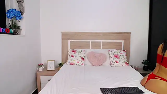 AylinRoss online show from 09.18.25