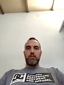 Snapshot of leon3875 chatting on 11.26.25 leon3875 online show from 11.26.25