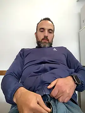 Snapshot of leon3875 chatting on 12.19.25 leon3875 online show from 12.19.25