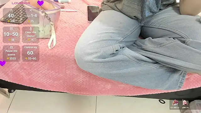 Snapshot of Emasanders chatting on 12.28.24 Emasanders online show from 12.28.24