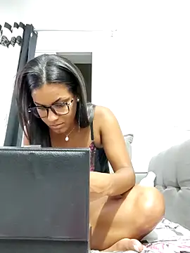 Bella Anjoss online show from 04.16.26