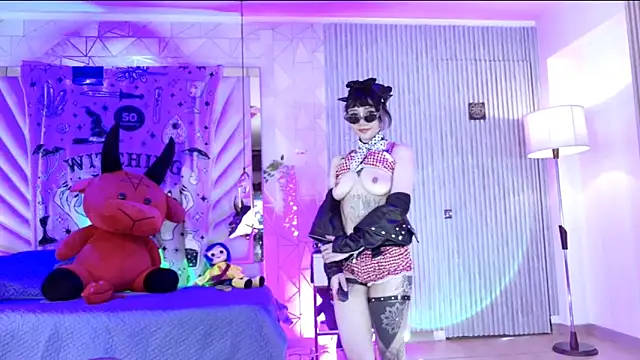 Snapshot of zephirahabney chatting on 10.31.25 zephirahabney online show from 10.31.25