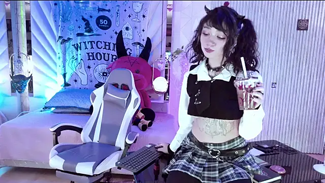 Snapshot of zephirahabney chatting on 11.06.25 zephirahabney online show from 11.06.25