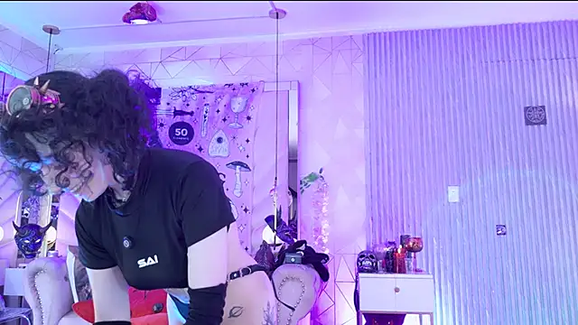 Snapshot of zephirahabney chatting on 12.19.25 zephirahabney online show from 12.19.25