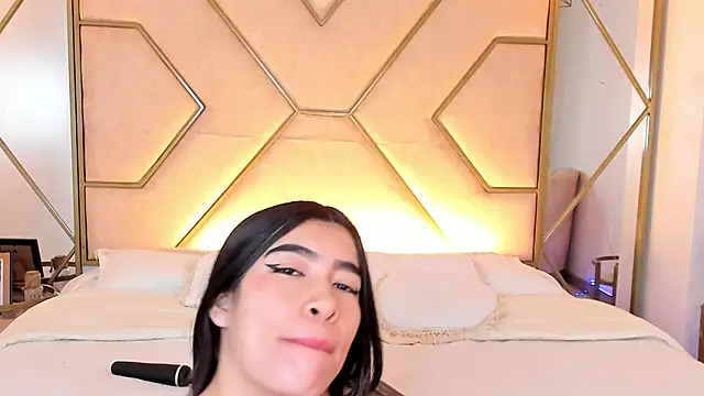 Snapshot of siara_and_zoe chatting on 11.30.25 siara and zoe online show from 11.30.25