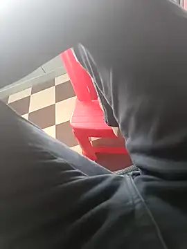 Snapshot of HeftyTheory7 chatting on 10.28.25 HeftyTheory7 online show from 10.28.25