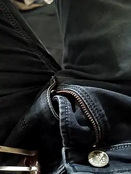 Snapshot of HeftyTheory7 chatting on 11.19.25 HeftyTheory7 online show from 11.19.25