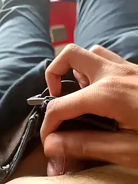 Snapshot of HeftyTheory7 chatting on 12.03.25 HeftyTheory7 online show from 12.03.25