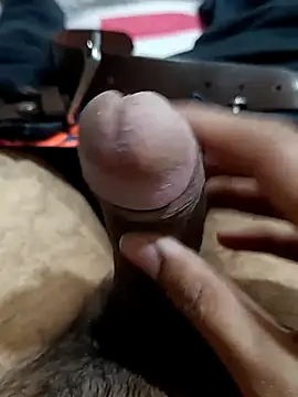 Snapshot of HeftyTheory7 chatting on 12.17.25 HeftyTheory7 online show from 12.17.25