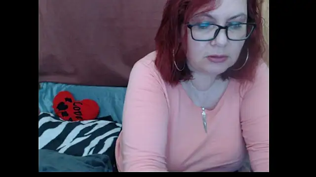 Snapshot of PlayfullMature chatting on 04.09.26 PlayfullMature online show from 04.09.26