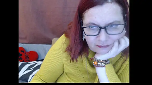 Snapshot of PlayfullMature chatting on 04.10.26 PlayfullMature online show from 04.10.26