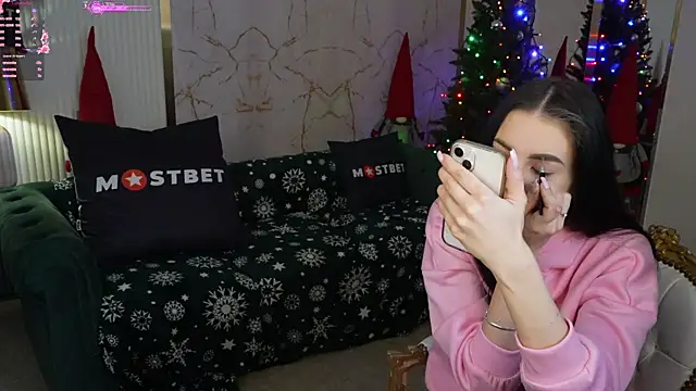 Snapshot of Tina_Breeze chatting on 12.20.24 Tina Breeze online show from 12.20.24