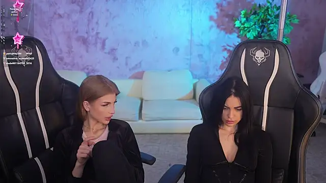 Snapshot of Tina_Breeze chatting on 11.28.25 Tina Breeze online show from 11.28.25