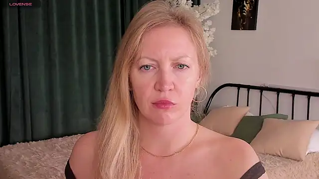 sugamomy online show from 10.11.25